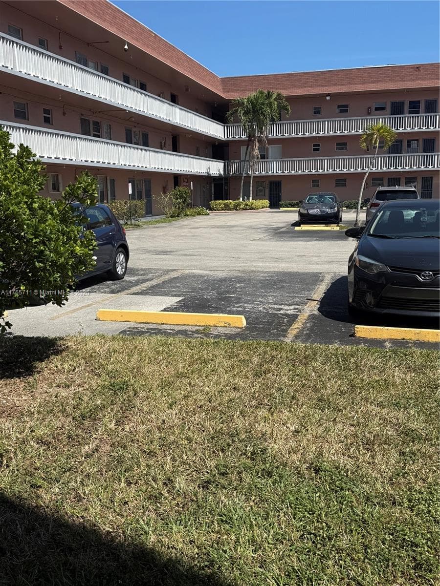 18555 NE 14th Ave # B, Miami FL 33179 — 2