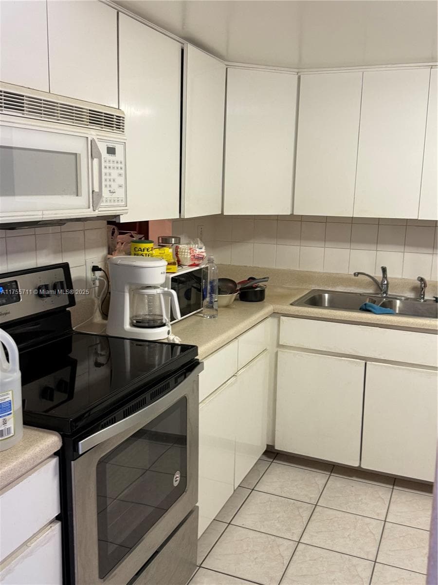 18555 NE 14th Ave # B, Miami FL 33179 — 5