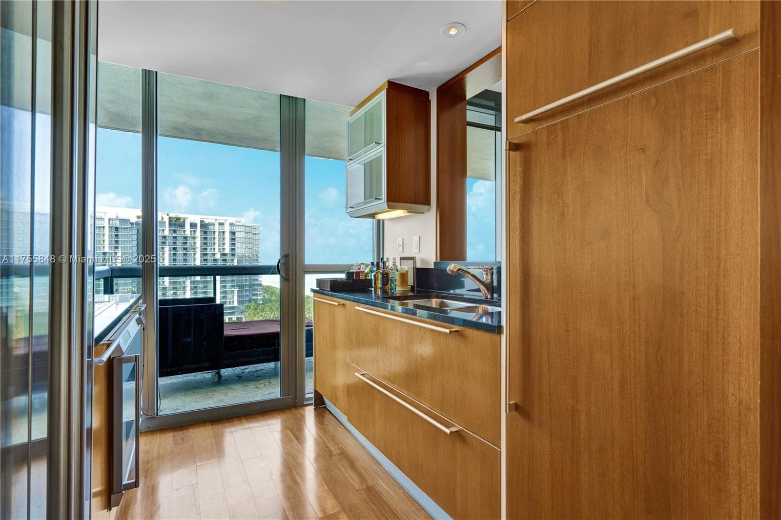 101 20, Miami Beach FL 33139 — 32