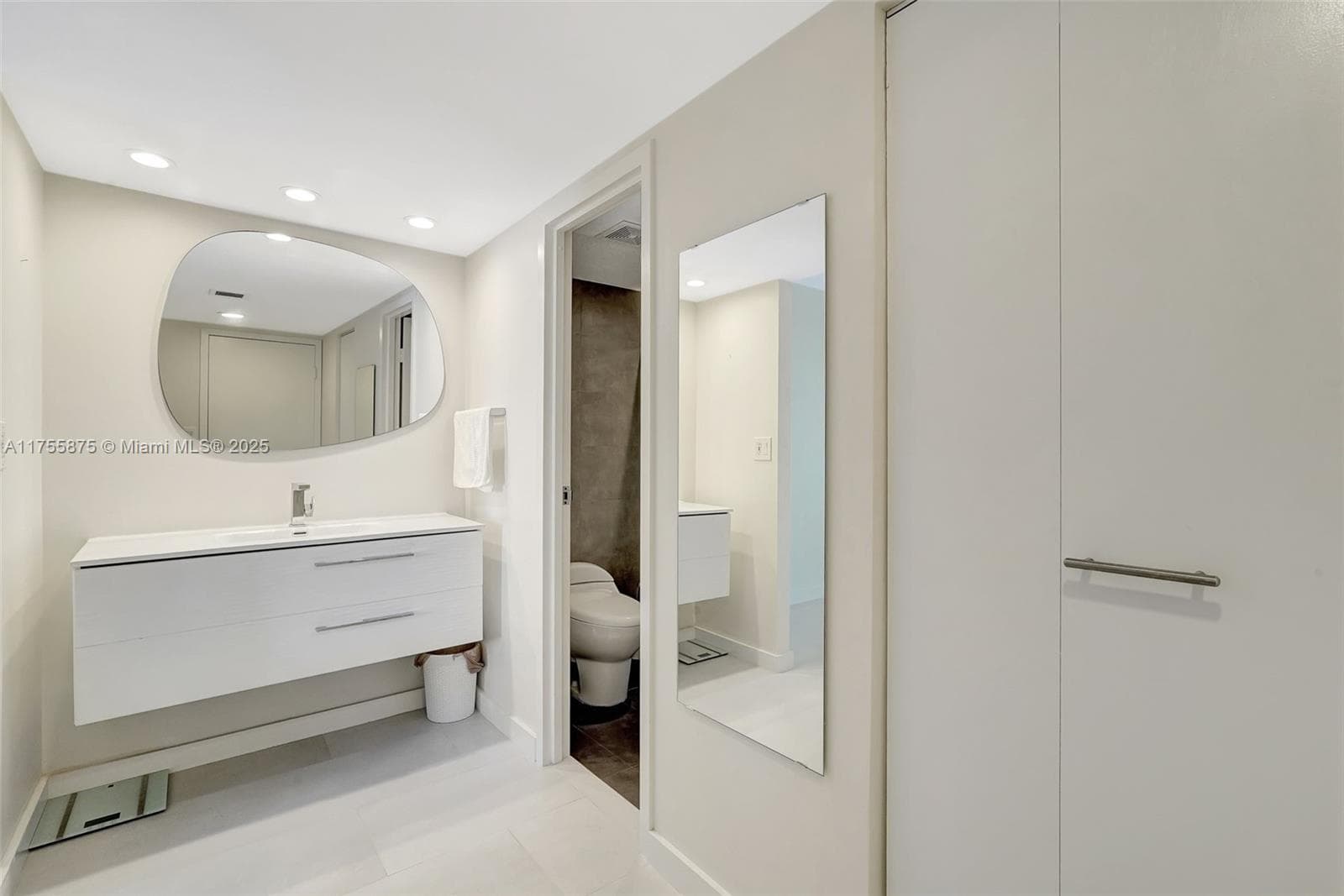 3675 N Country Club Dr # 2310, Aventura FL 33180 — 32