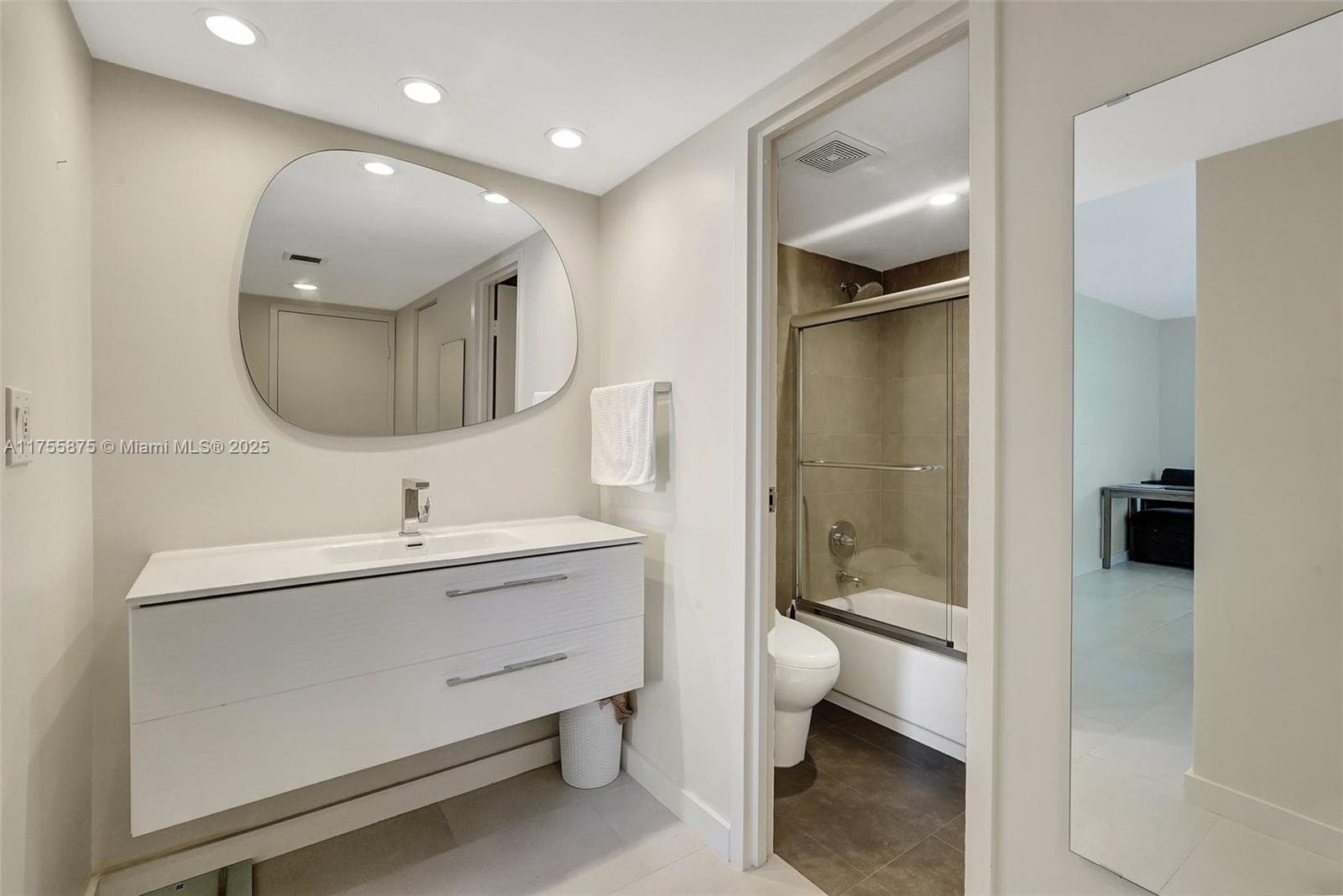 3675 N Country Club Dr # 2310, Aventura FL 33180 — 34