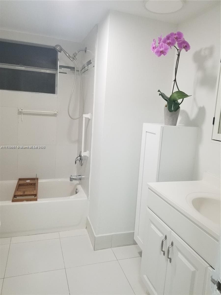 1670 NE 191st St # 3, Miami FL 33179 — 10