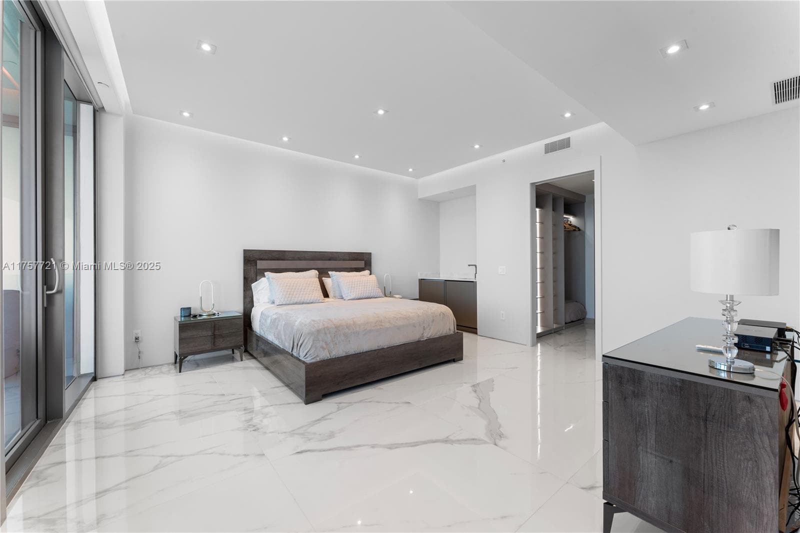 18975 Collins Ave # 3703, Sunny Isles Beach FL 33160 — 23
