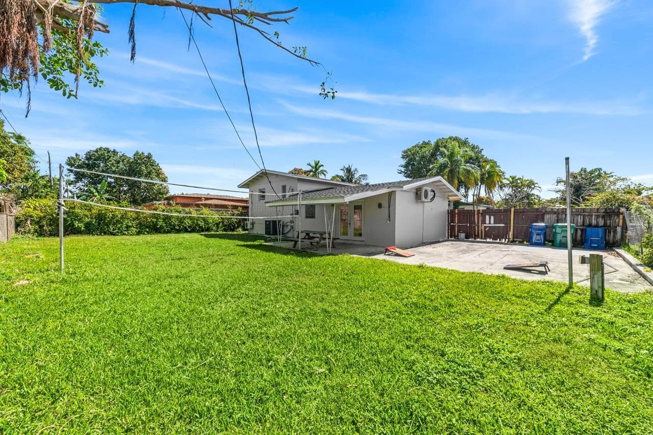 1215 NE 200th Street, Miami FL 33179 — 23