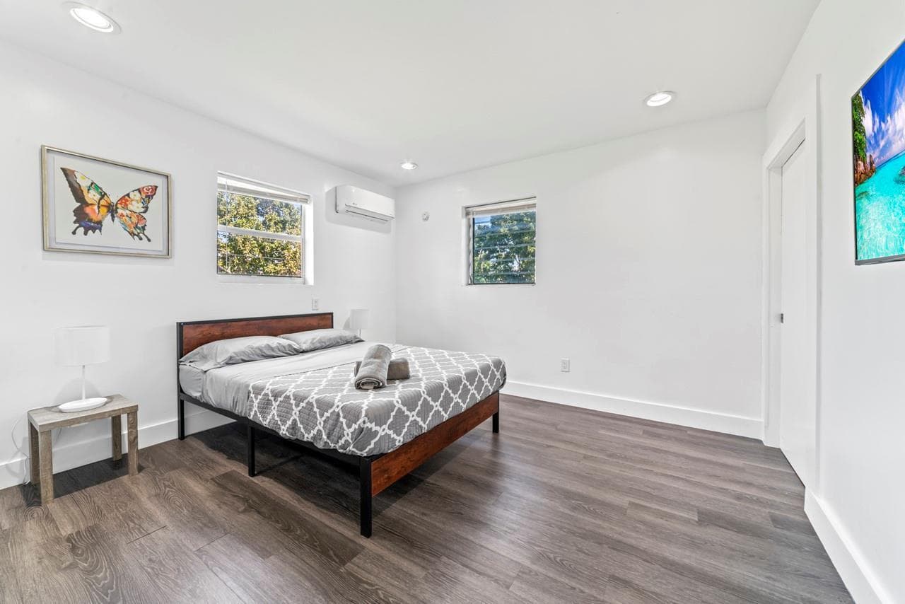 1215 NE 200th Street, Miami FL 33179 — 13