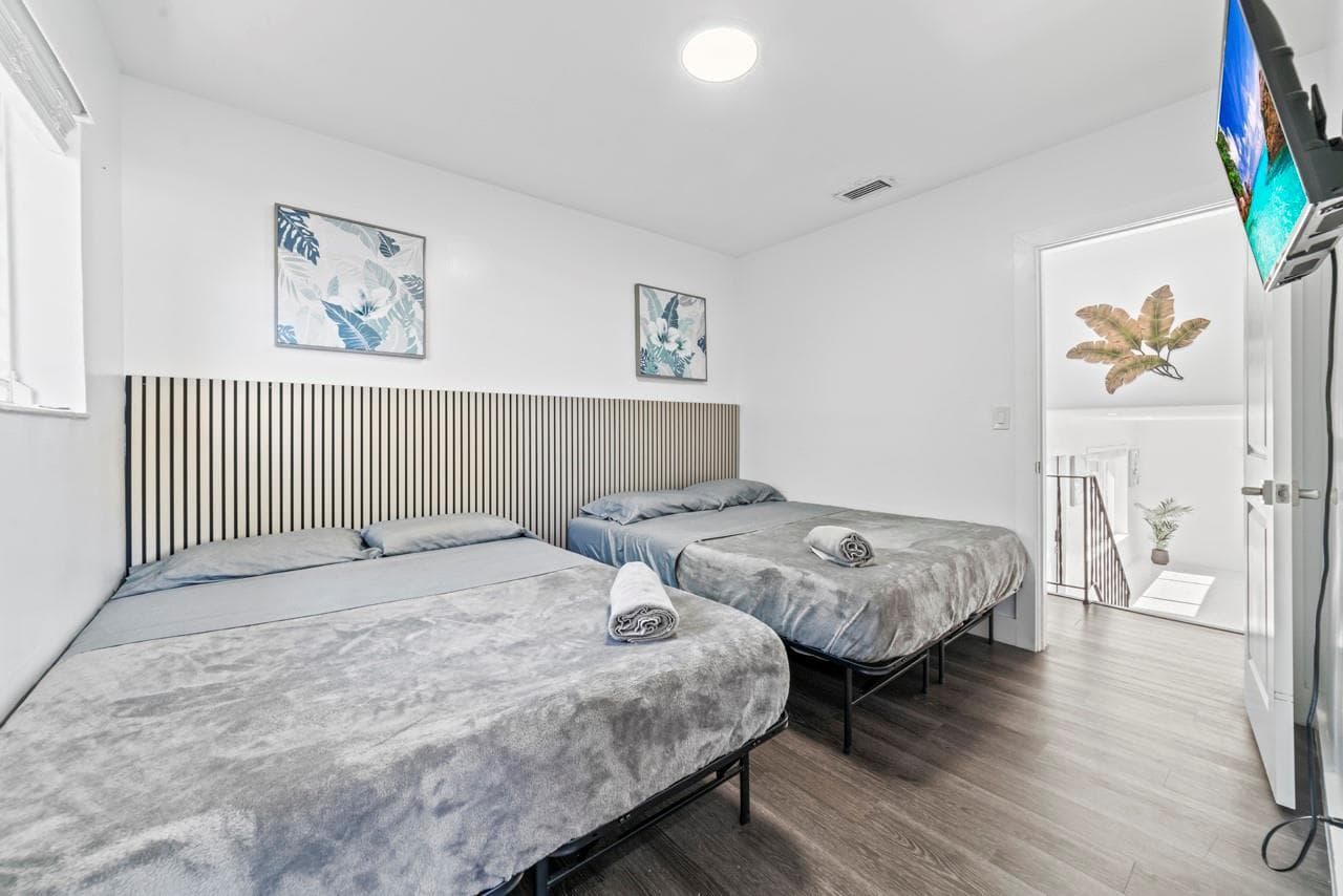 1215 NE 200th Street, Miami FL 33179 — 16
