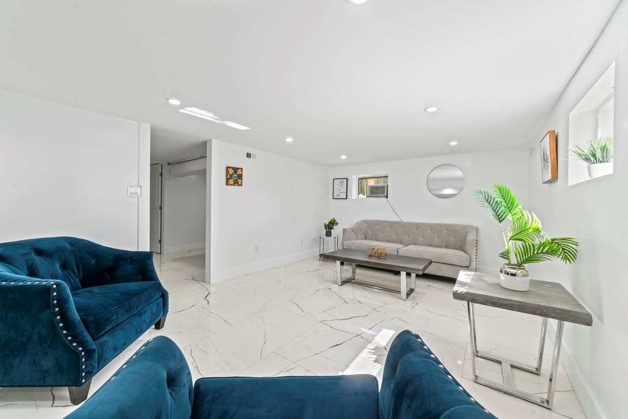 1215 NE 200th Street, Miami FL 33179 — 20