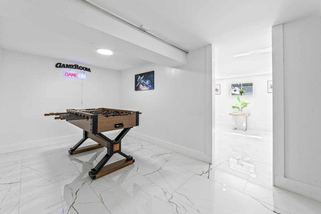 1215 NE 200th Street, Miami FL 33179 — 18