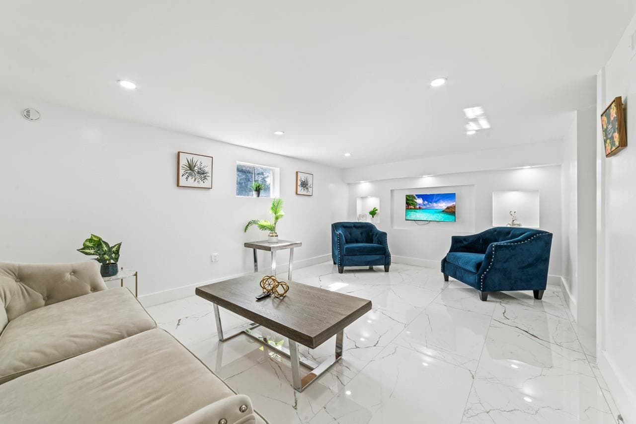 1215 NE 200th Street, Miami FL 33179 — 19