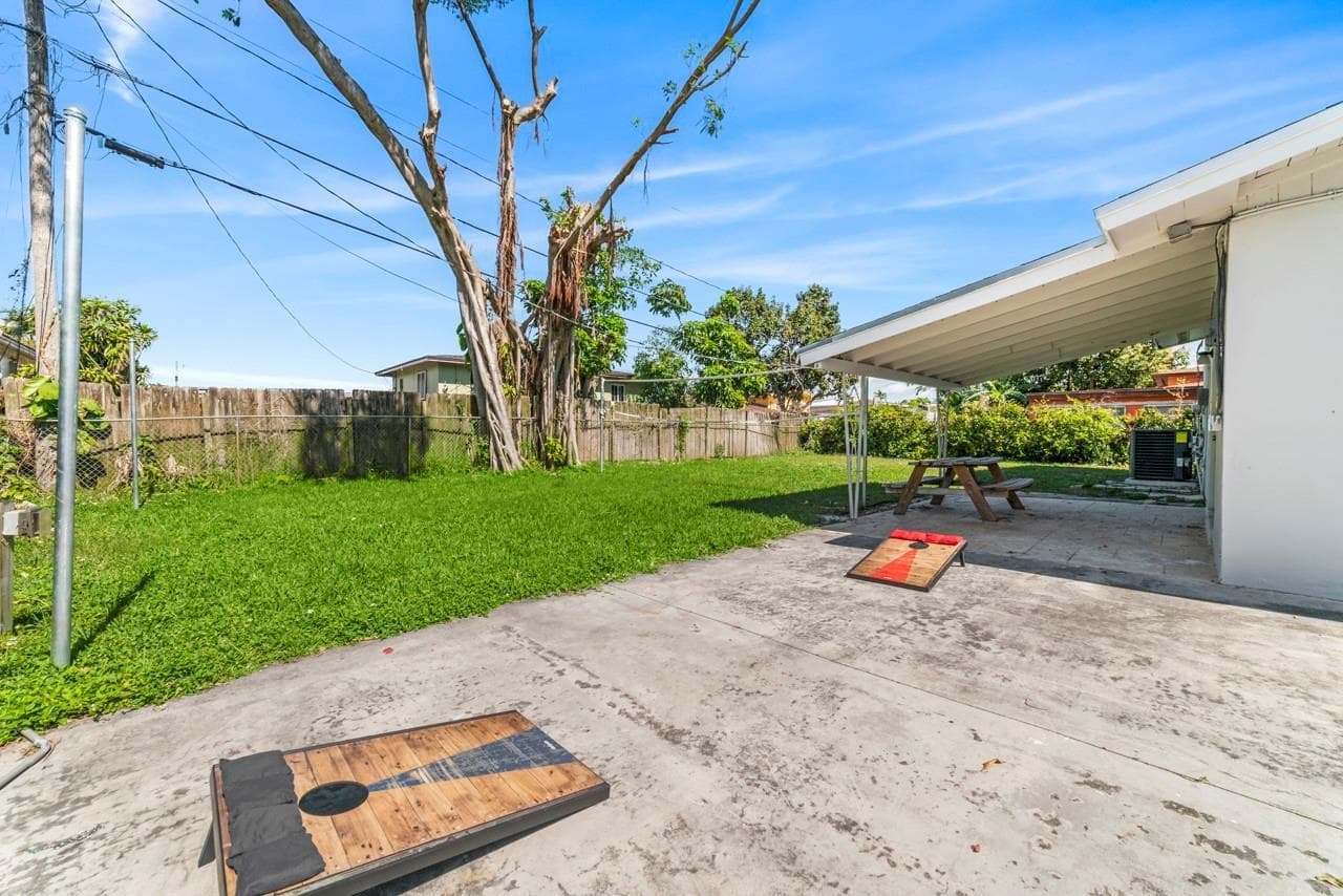 1215 NE 200th Street, Miami FL 33179 — 25