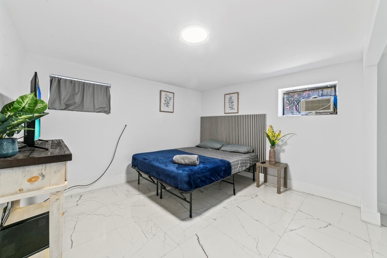 1215 NE 200th Street, Miami FL 33179 — 21