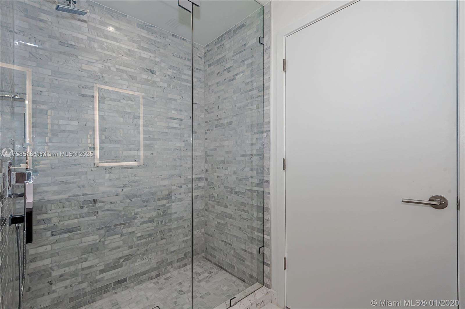 851 NE 1st Ave # 2600, Miami FL 33132 — 23