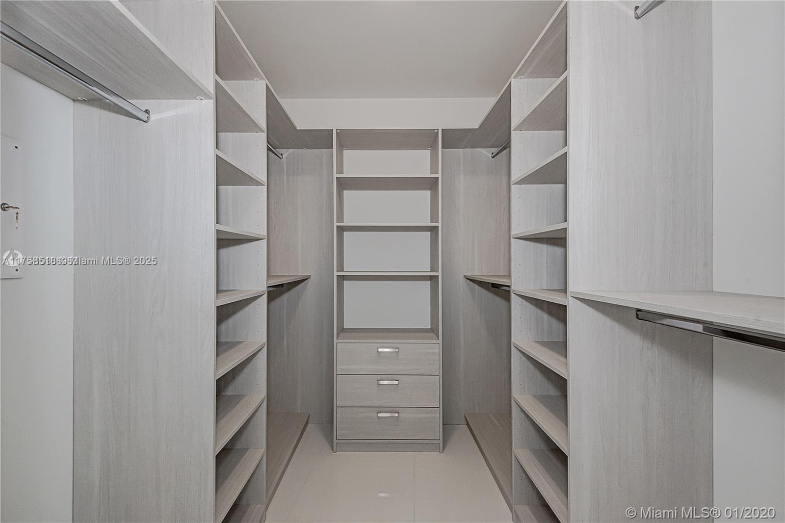 851 NE 1st Ave # 2600, Miami FL 33132 — 17