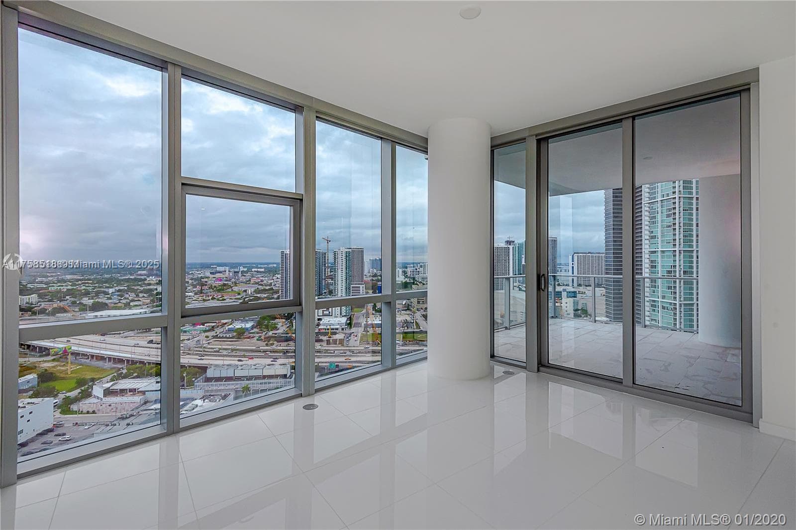 851 NE 1st Ave # 2600, Miami FL 33132 — 20