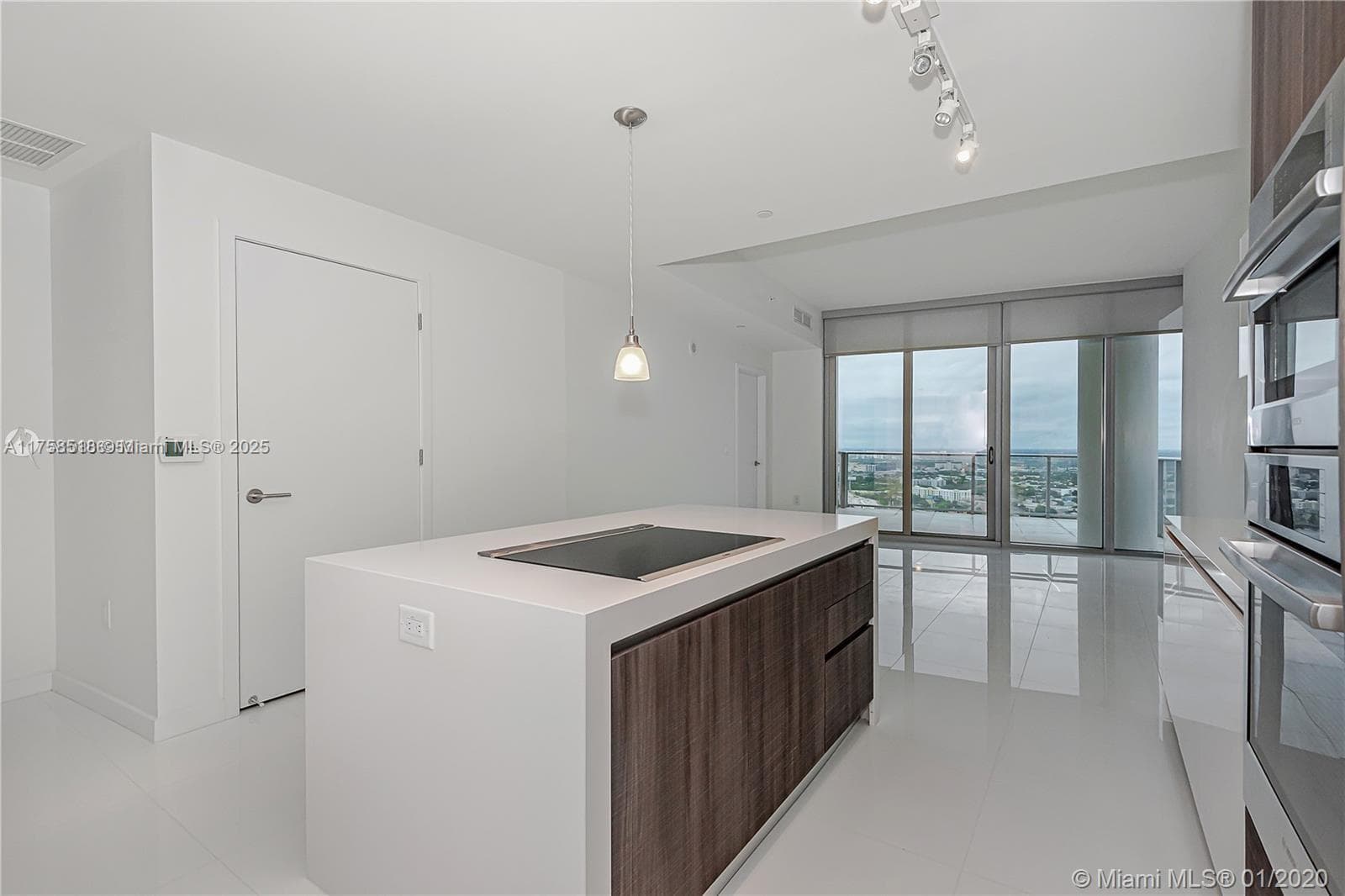 851 NE 1st Ave # 2600, Miami FL 33132 — 10
