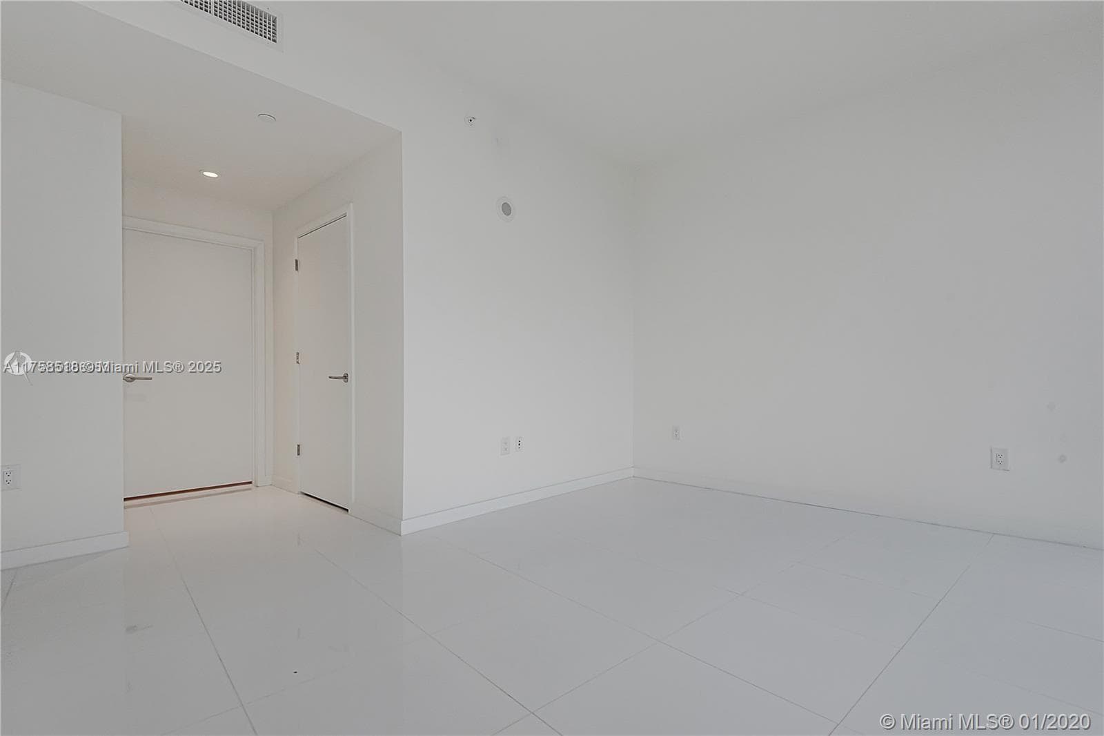 851 NE 1st Ave # 2600, Miami FL 33132 — 18