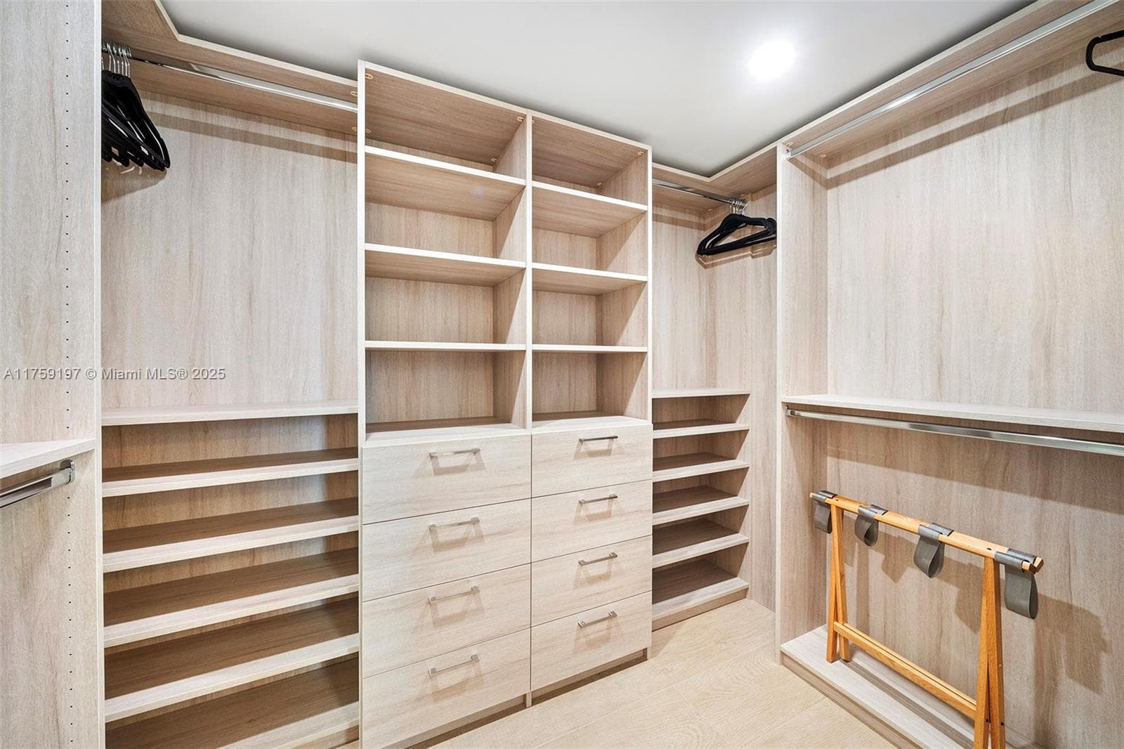 Roney Palace Condo, Miami Beach, FL — 32