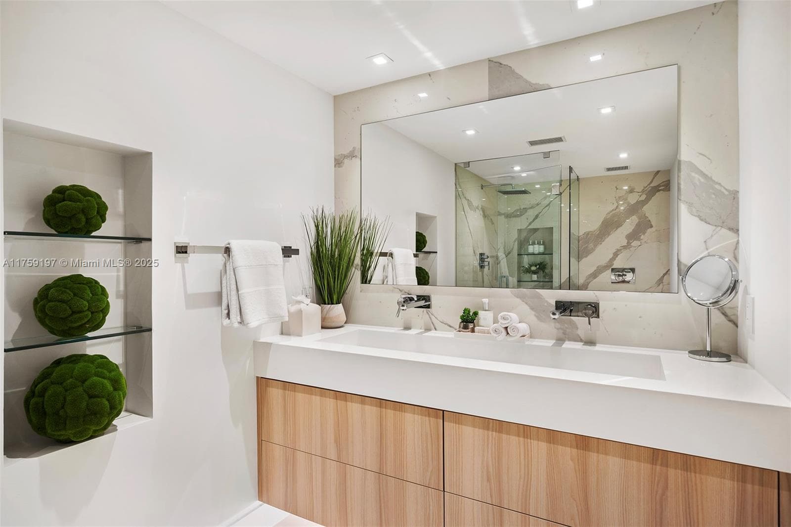 Roney Palace Condo, Miami Beach, FL — 34
