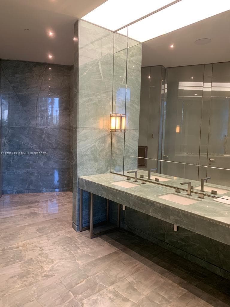 18975 SE Collins Ave # 3405, Sunny Isles Beach FL 33160 — 73