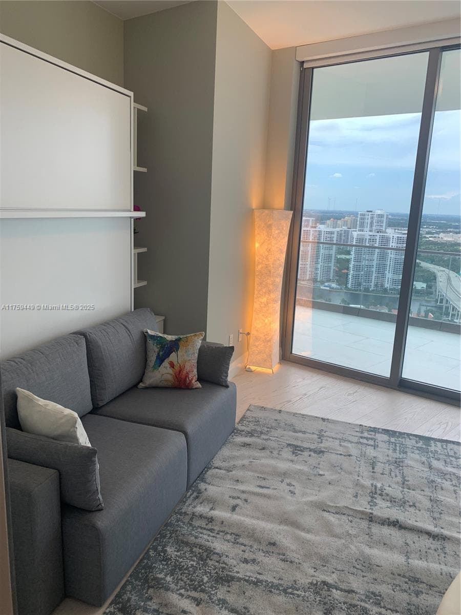 18975 SE Collins Ave # 3405, Sunny Isles Beach FL 33160 — 32