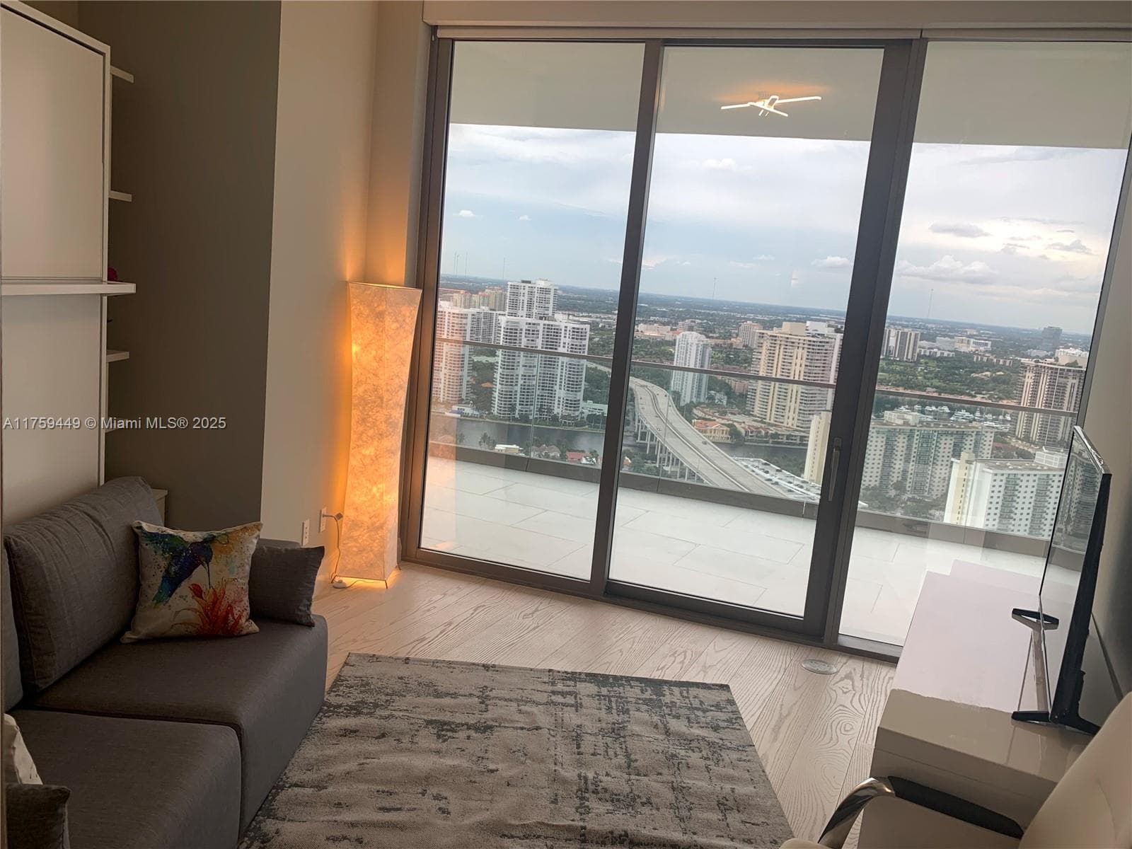 18975 SE Collins Ave # 3405, Sunny Isles Beach FL 33160 — 33