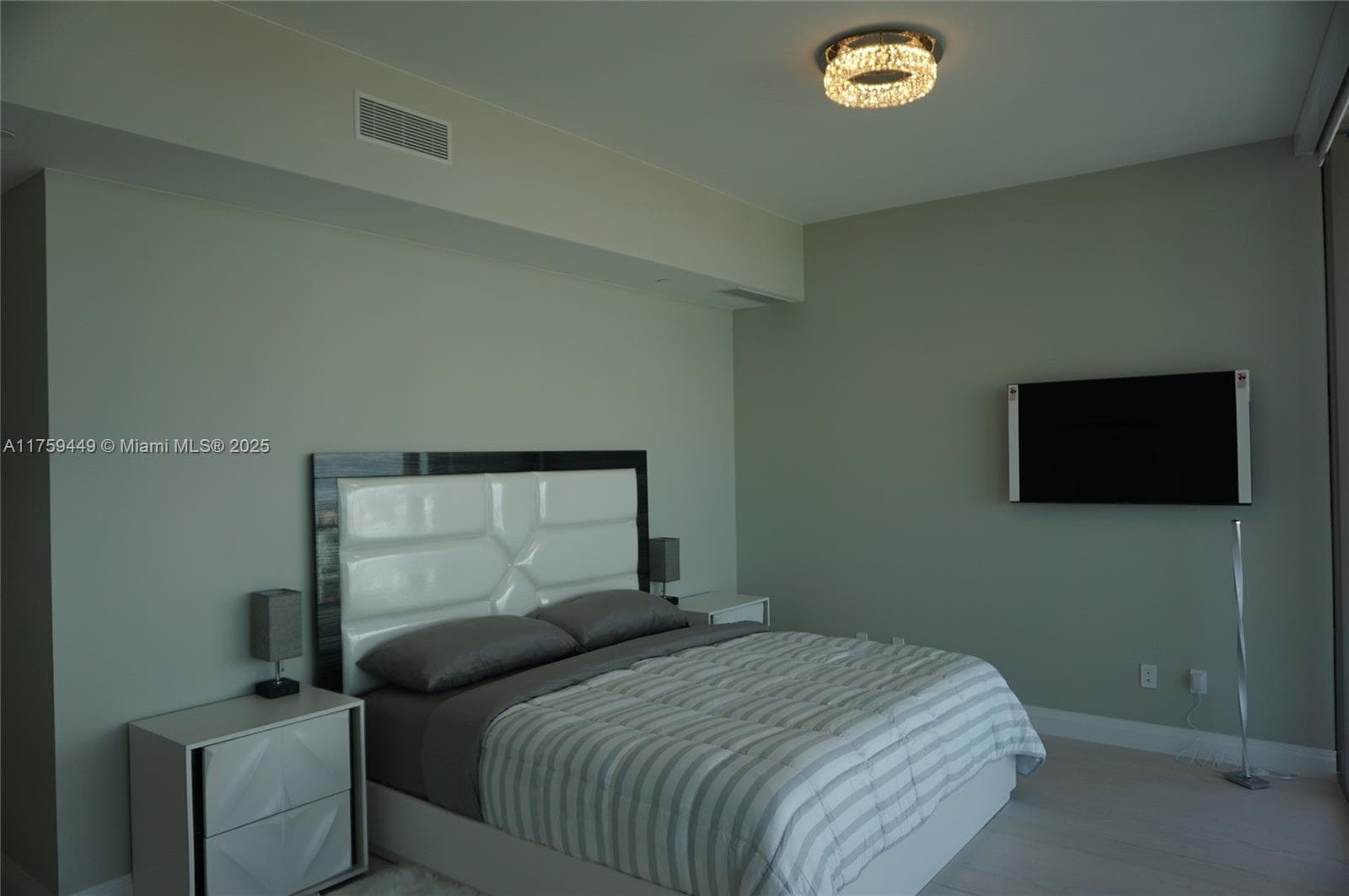 18975 SE Collins Ave # 3405, Sunny Isles Beach FL 33160 — 25
