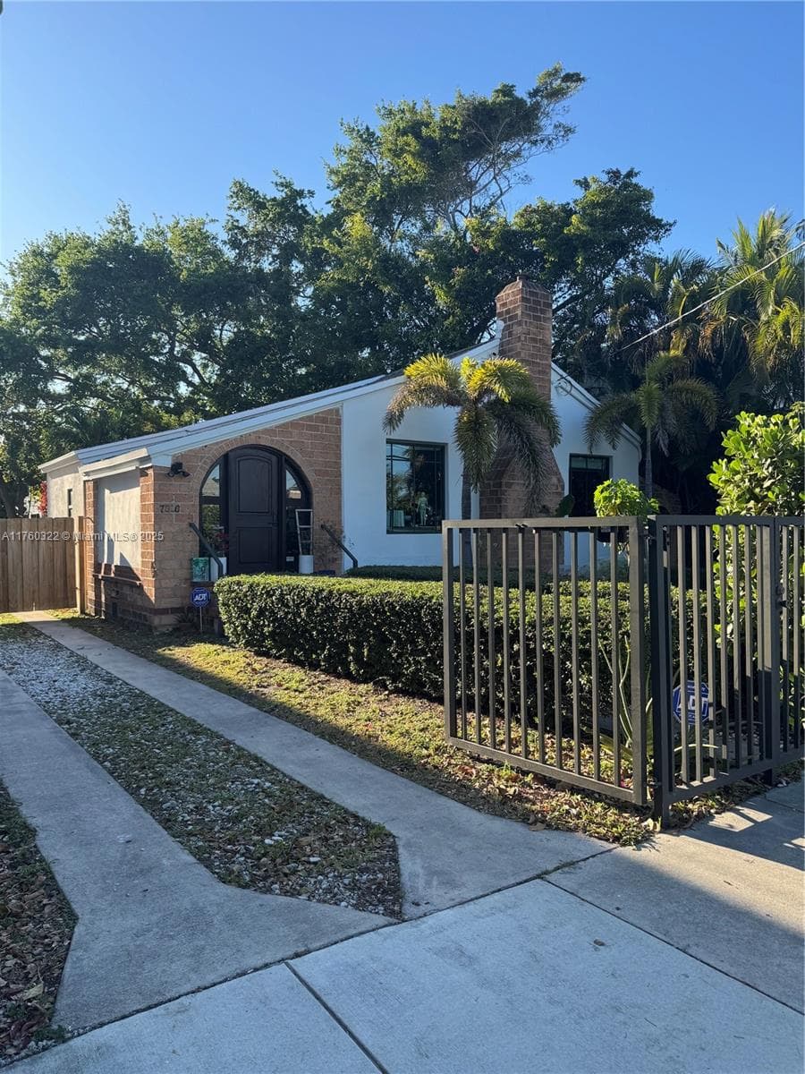 7020 NE 5th Ave, Miami FL 33138 — 23