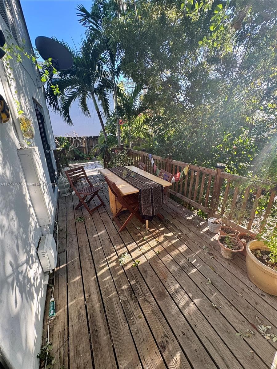 7020 NE 5th Ave, Miami FL 33138 — 27