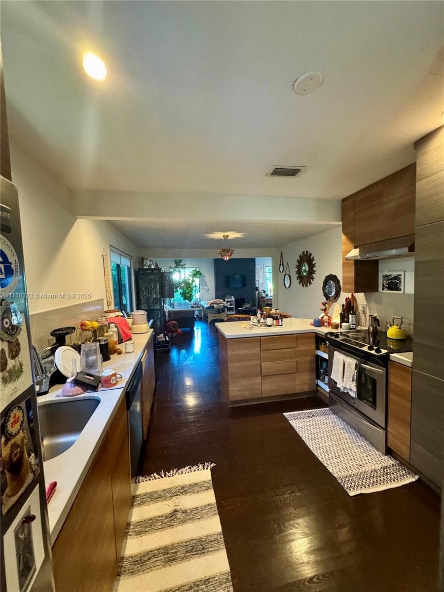 7020 NE 5th Ave, Miami FL 33138 — 6