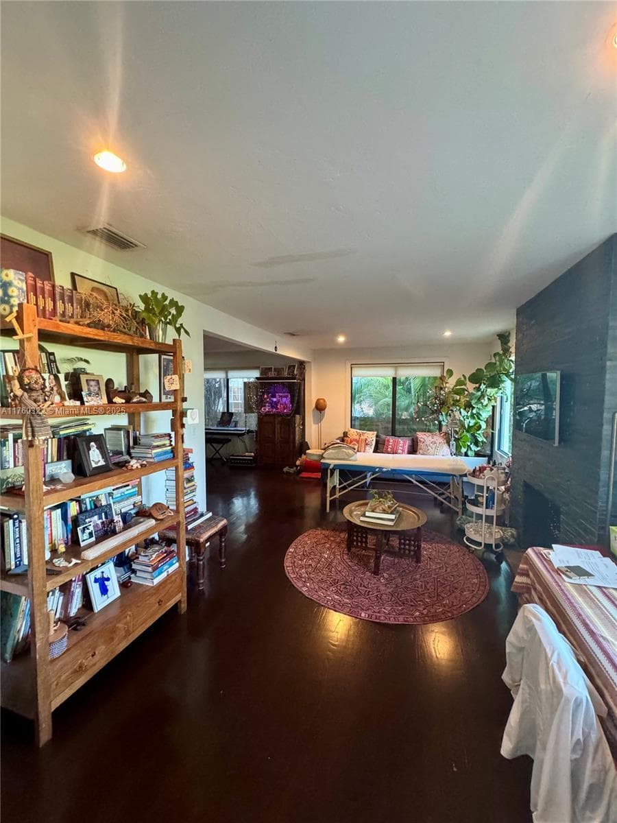 7020 NE 5th Ave, Miami FL 33138 — 9