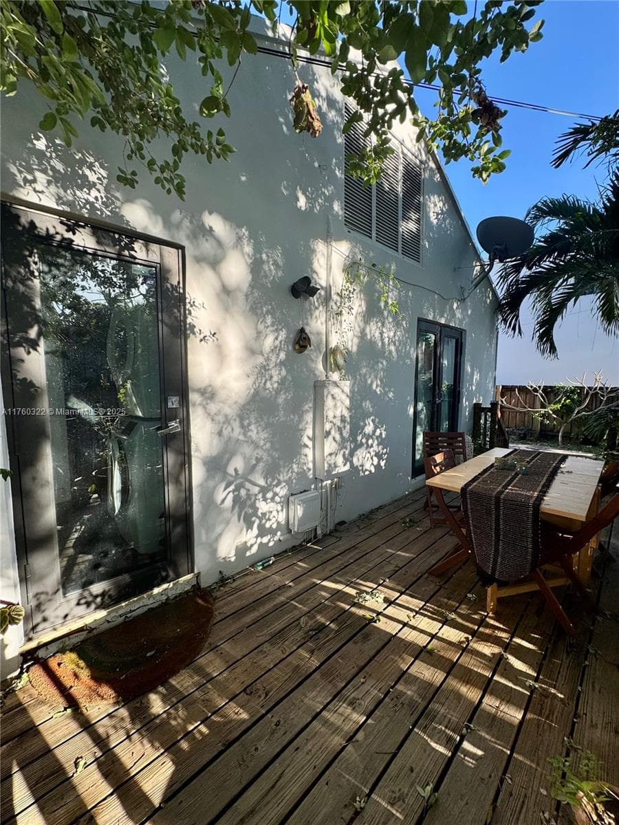 7020 NE 5th Ave, Miami FL 33138 — 30
