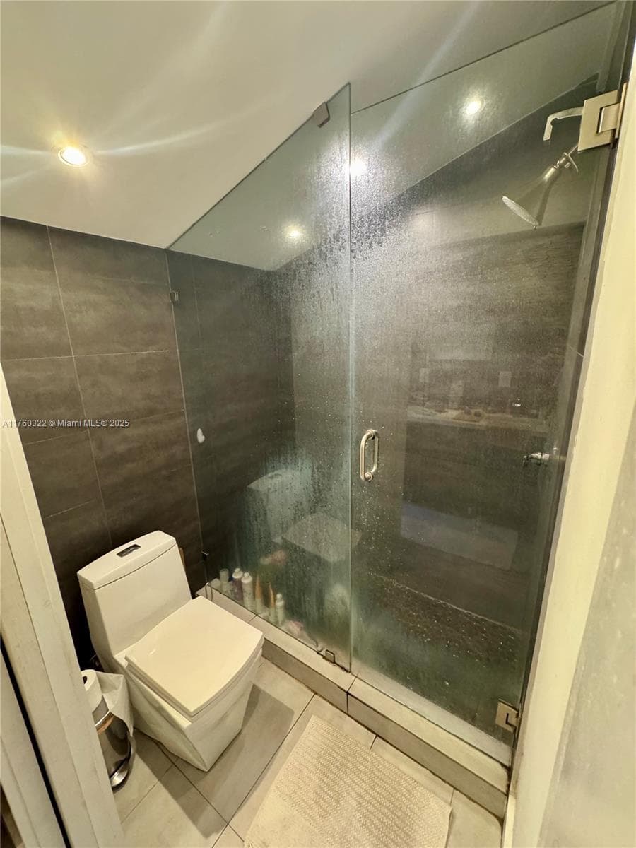 7020 NE 5th Ave, Miami FL 33138 — 15