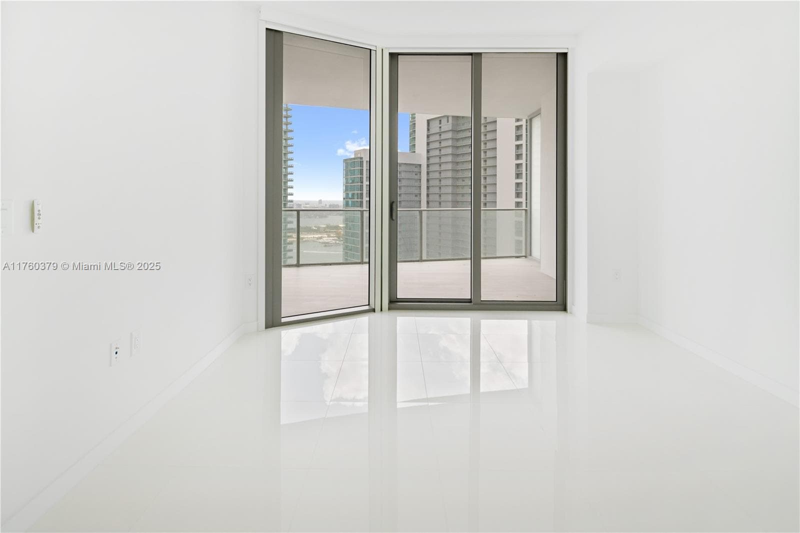 851 NE 1st Ave # 4203, Miami FL 33132 — 17