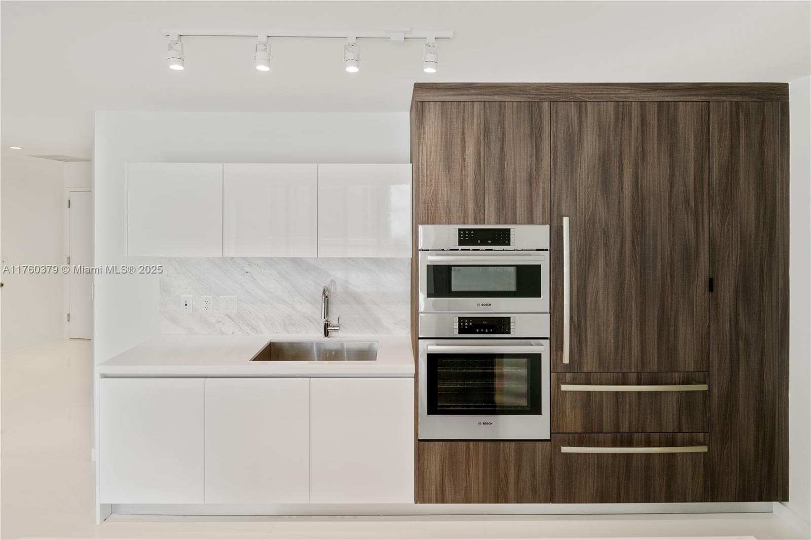 851 NE 1st Ave # 4203, Miami FL 33132 — 3