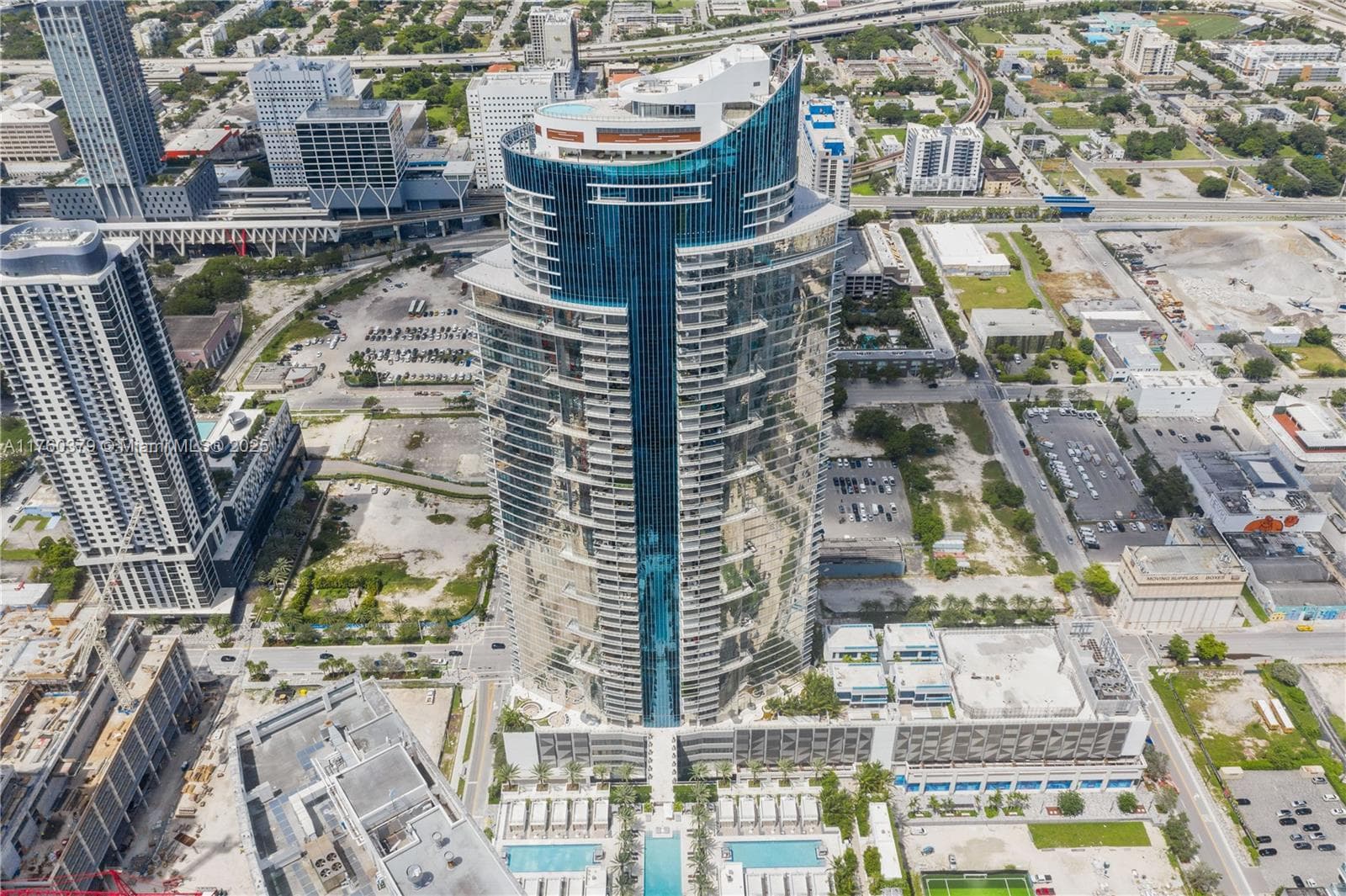 851 NE 1st Ave # 4203, Miami FL 33132 — 32