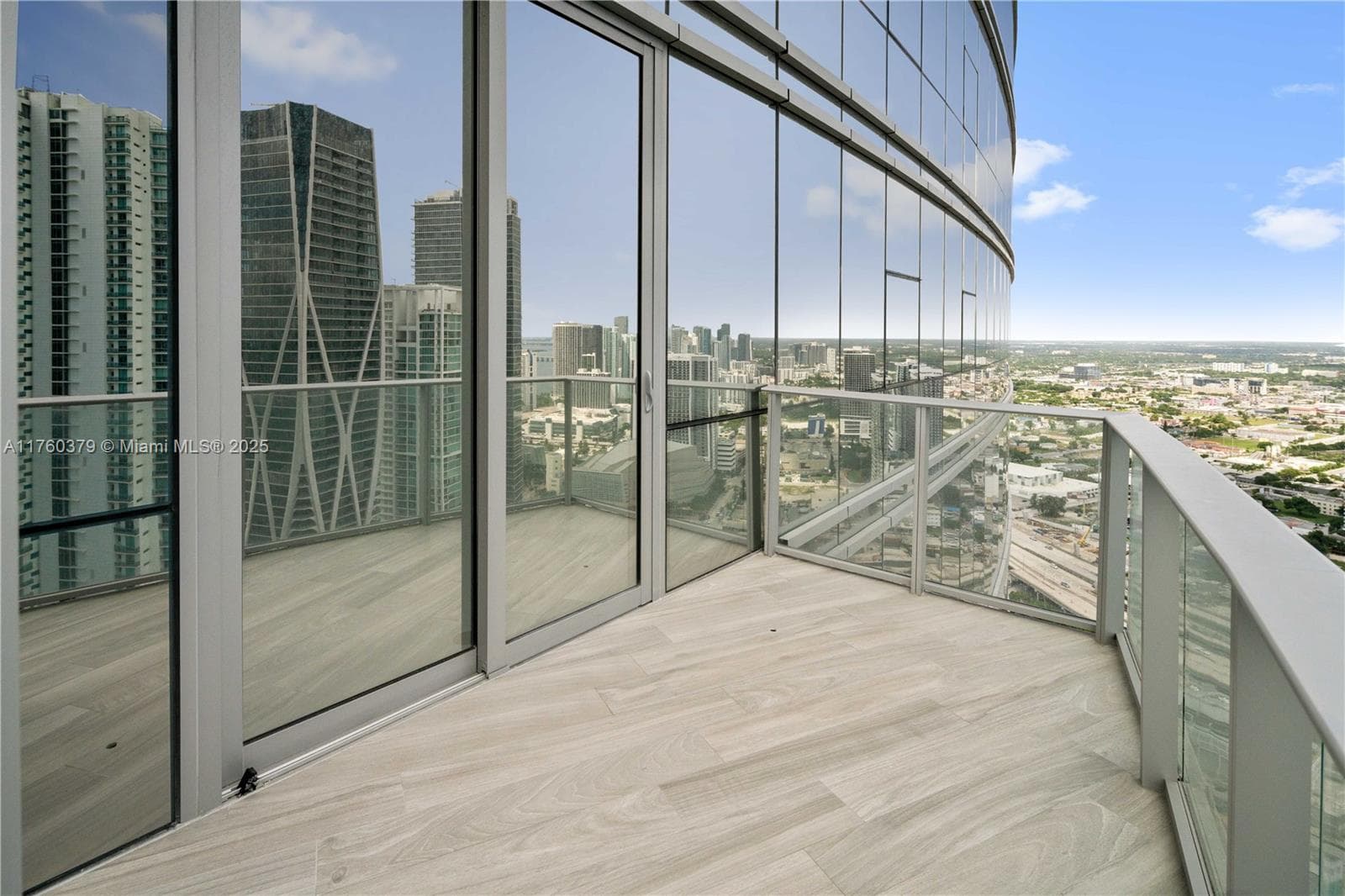 851 NE 1st Ave # 4203, Miami FL 33132 — 28