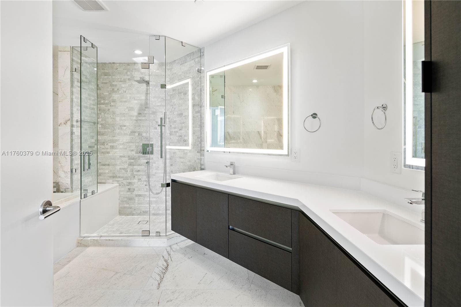 851 NE 1st Ave # 4203, Miami FL 33132 — 20