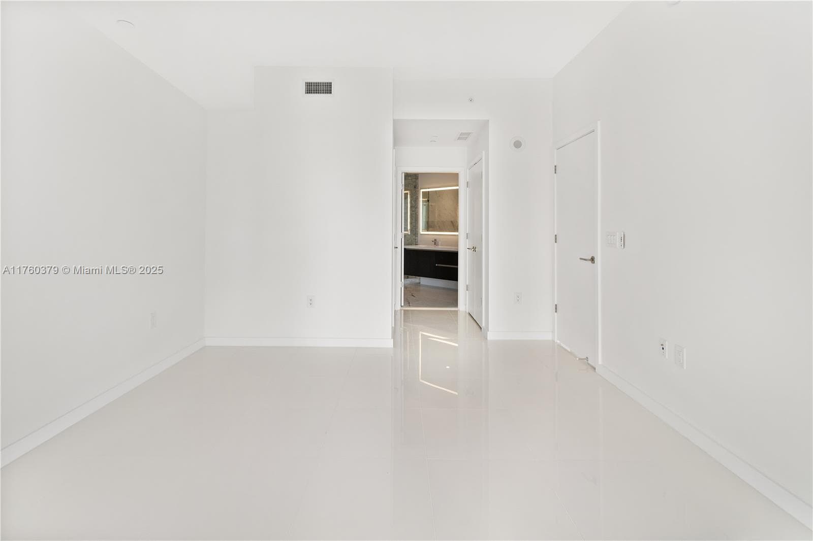 851 NE 1st Ave # 4203, Miami FL 33132 — 18
