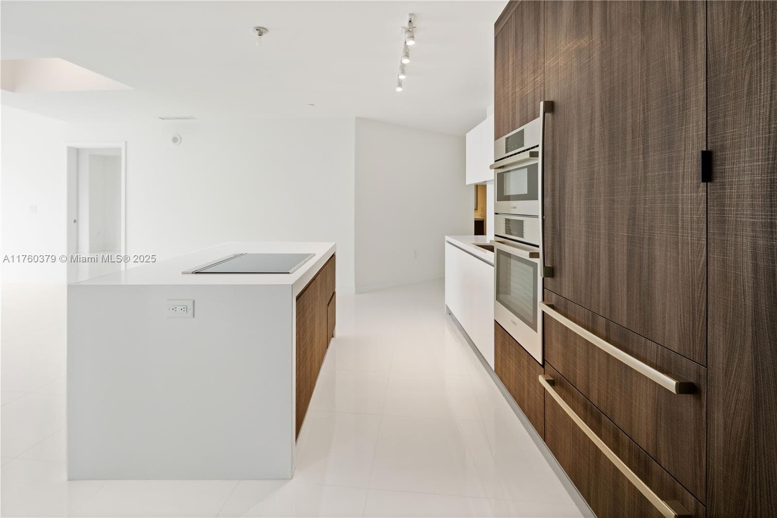 851 NE 1st Ave # 4203, Miami FL 33132 — 4