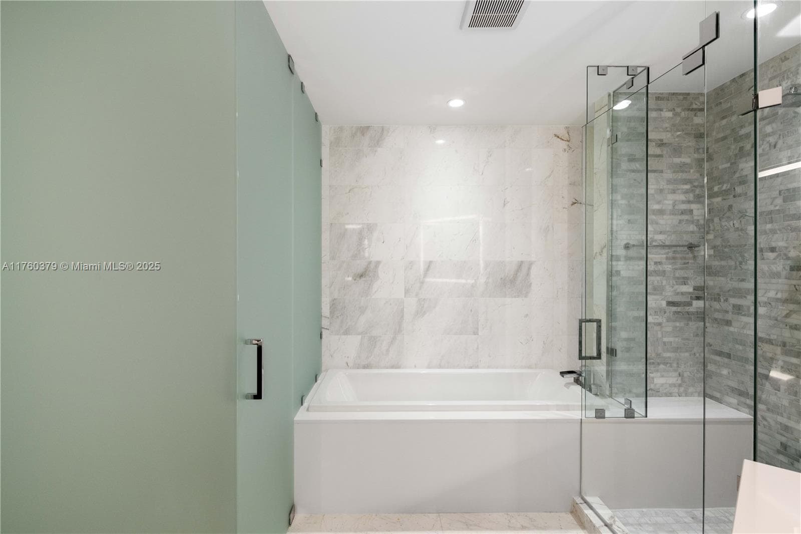 851 NE 1st Ave # 4203, Miami FL 33132 — 21
