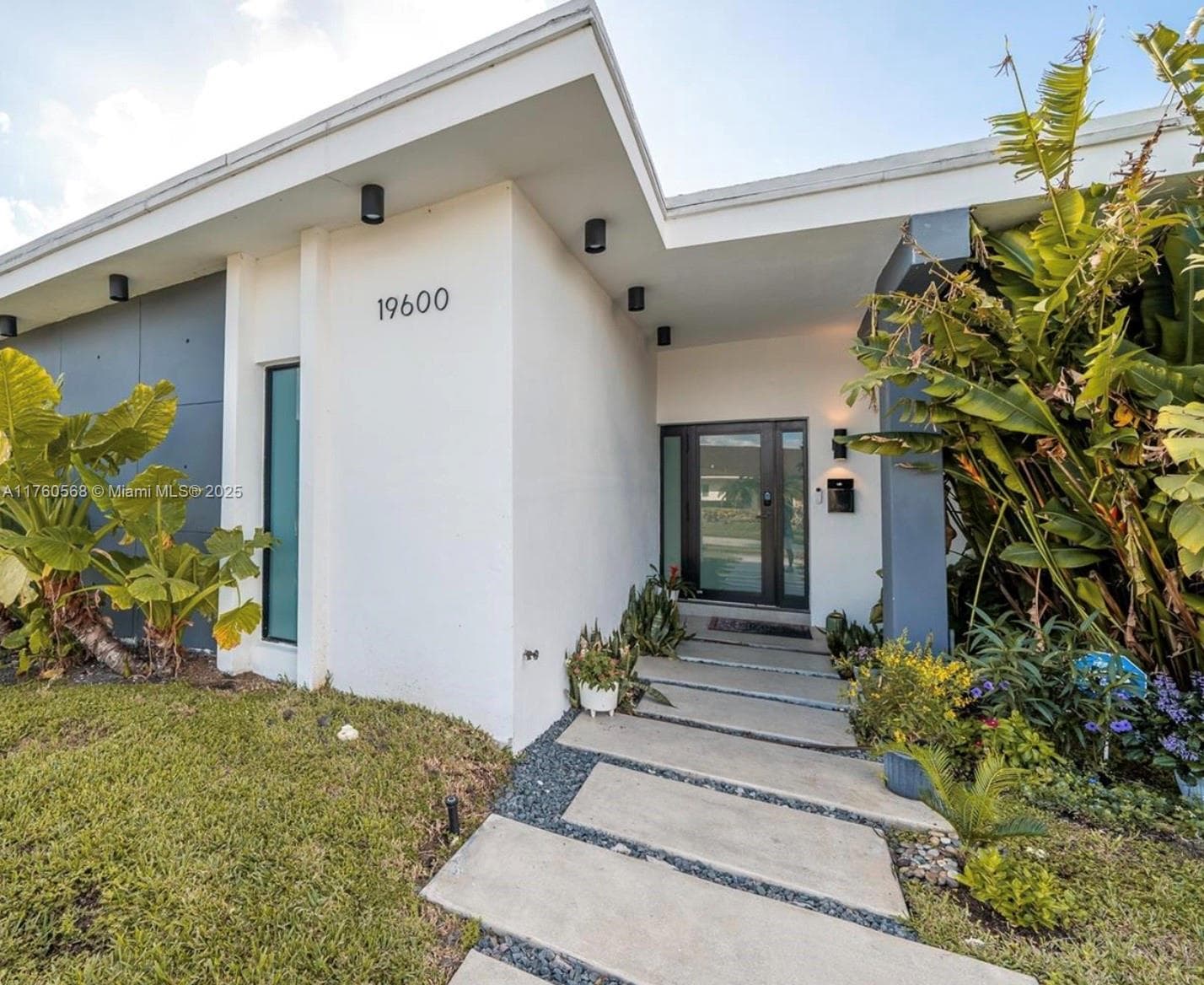 19600 NE 19th Ave, Miami FL 33179 — 3