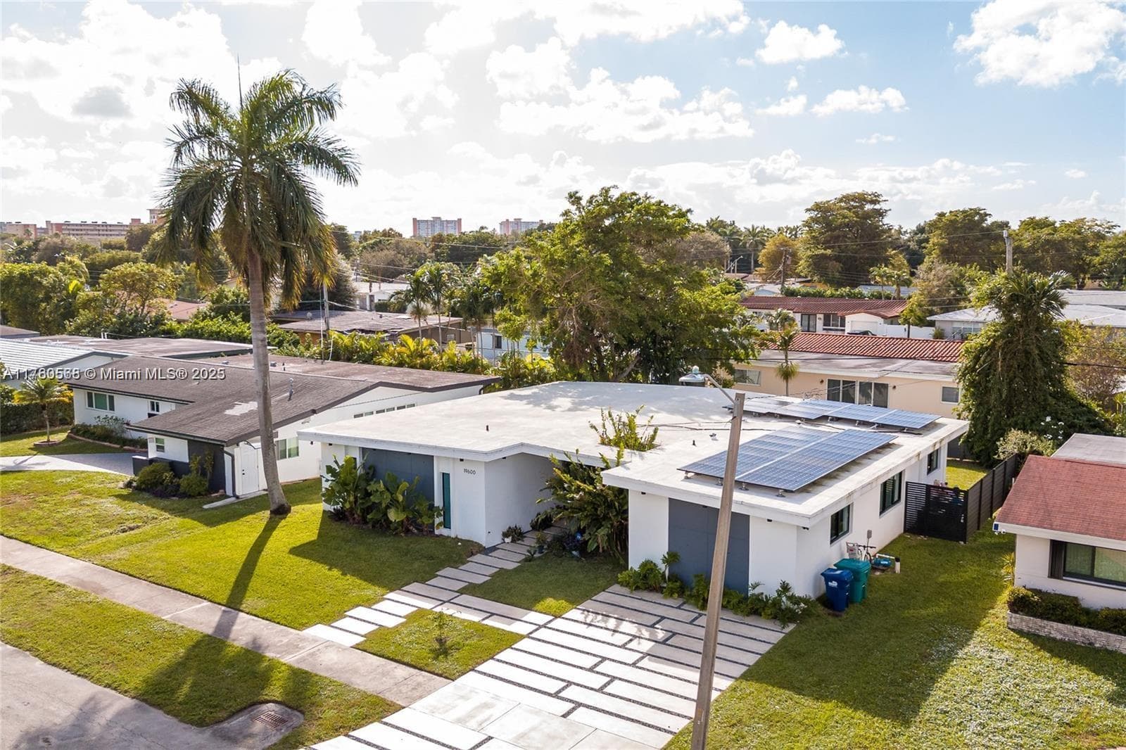 19600 NE 19th Ave, Miami FL 33179 — 33