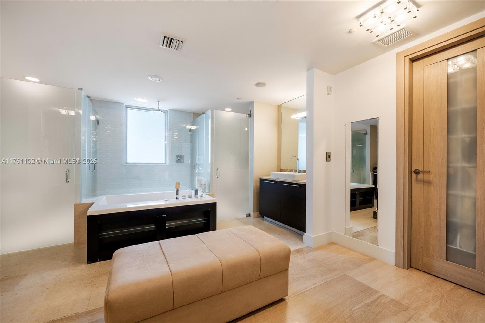 125 Ocean Dr # 0303, Miami Beach FL 33139 — 18