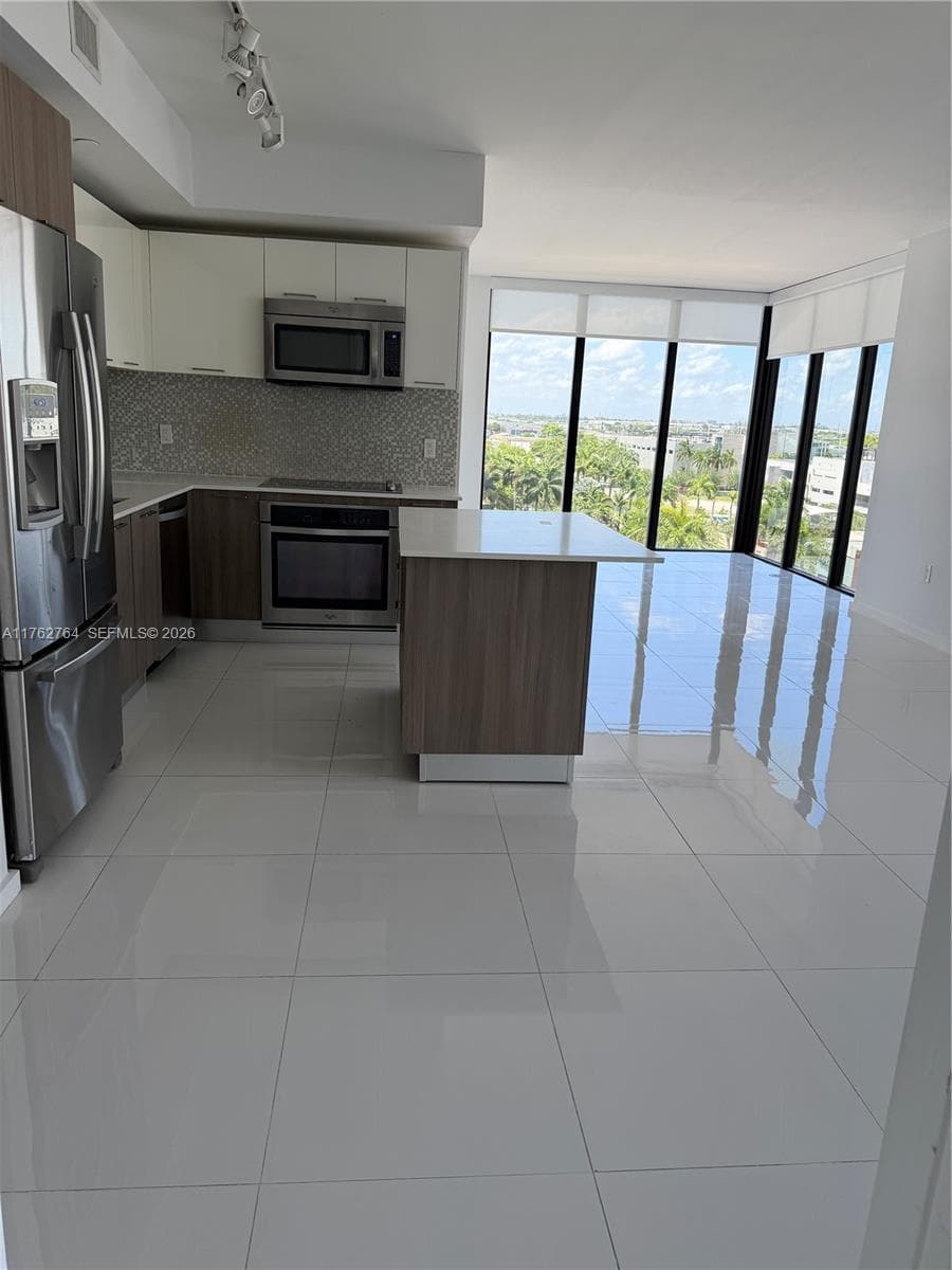 5252 NW 85th Ave # 511, Doral FL 33166 — 3