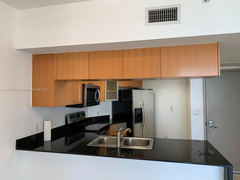 1750 N Bayshore Dr # 2215, Miami FL 33132 — 6