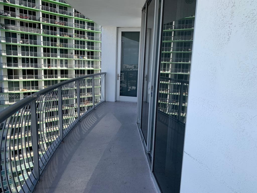 1750 N Bayshore Dr # 2215, Miami FL 33132 — 13