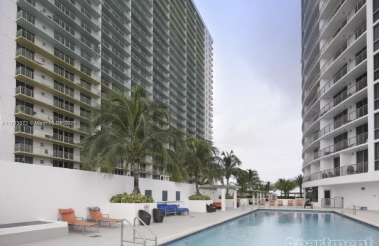 1750 N Bayshore Dr # 2215, Miami FL 33132 — 5