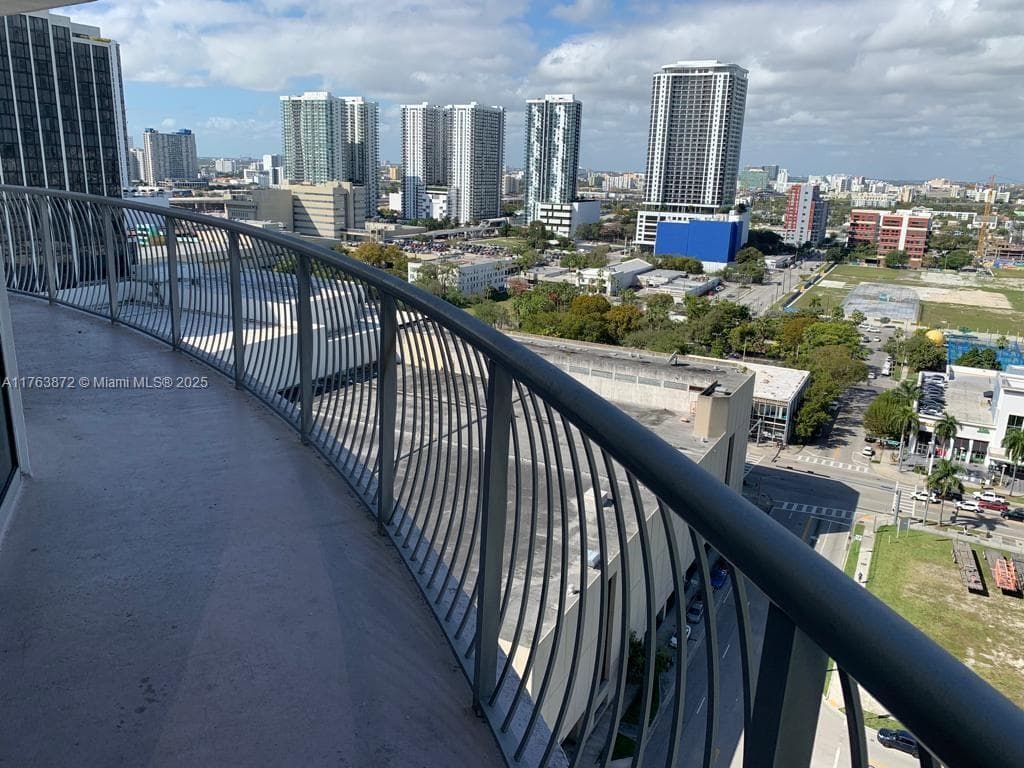 1750 N Bayshore Dr # 2215, Miami FL 33132 — 14