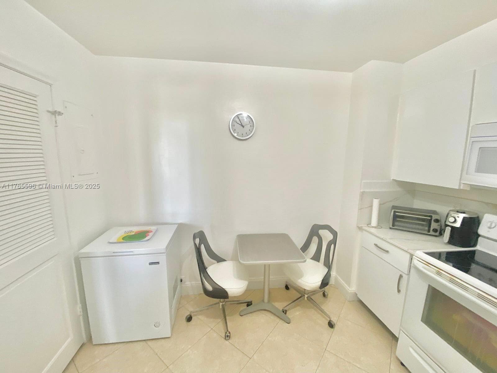 9801 Collins Ave # 8M, Bal Harbour FL 33154 — 25