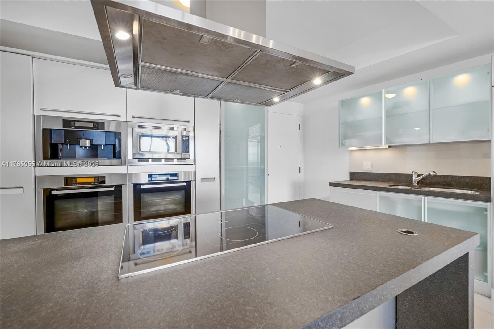 18201 Collins Ave # 902, Sunny Isles Beach FL 33160 — 10